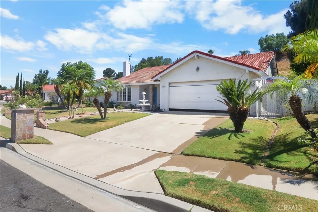 2035 E Orangeview Lane
