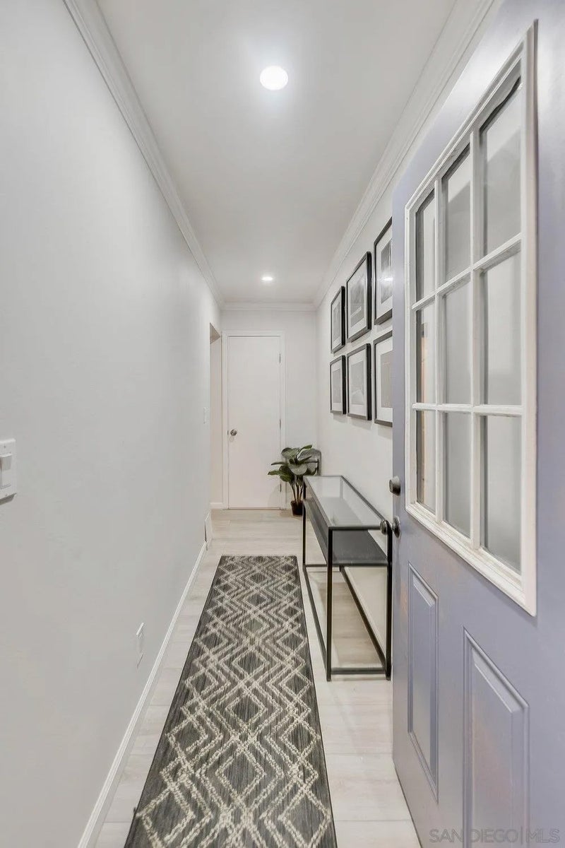 711 Island Ct B