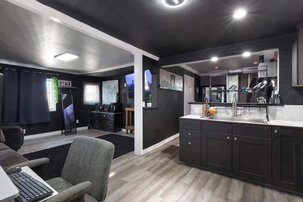 999 E Division St B27