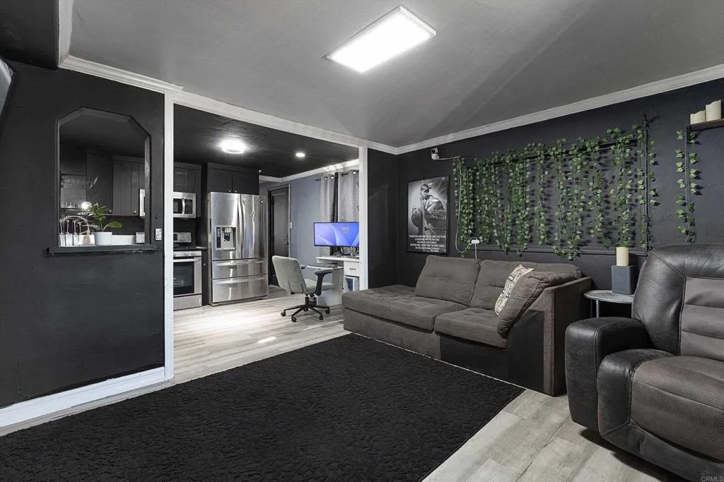 999 E Division St B27