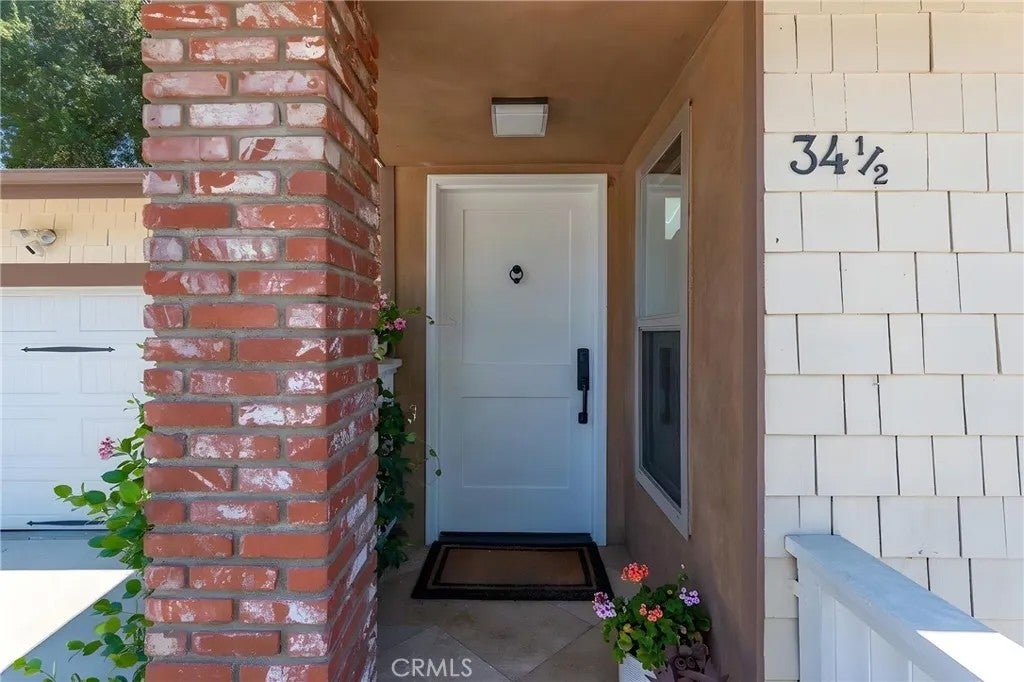 Photo of 34 Nottingham Road, Westlake Village, CA 91361 (MLS # SR26197112)