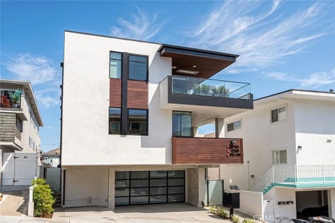 Photo of 218 14th Street, Manhattan Beach, CA 90266 (MLS # SB26197239)