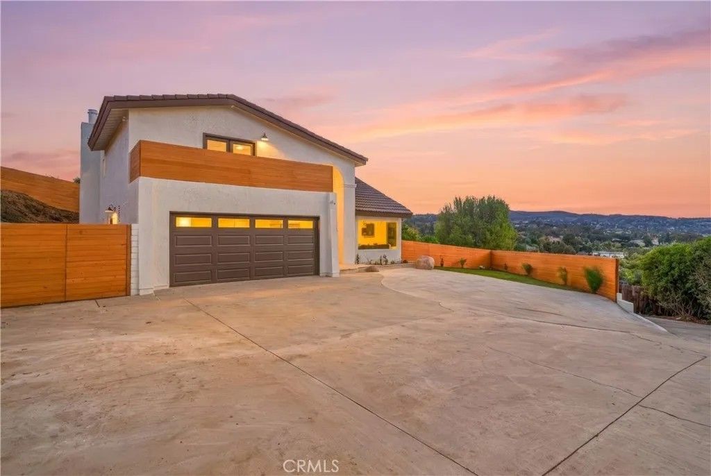 Photo of 100 S Saddleback Ln, Anaheim, CA 92808 (MLS # OC26000456)