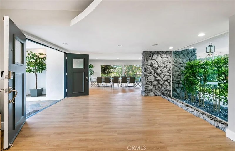 3716 Crownridge