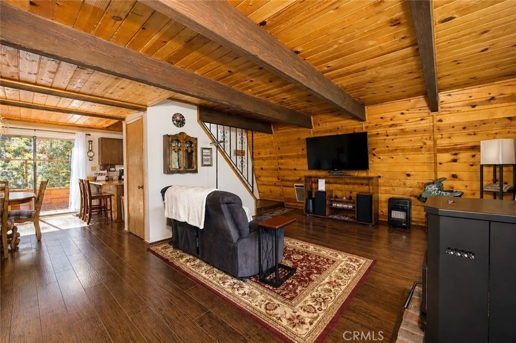 1916 Rustic Way