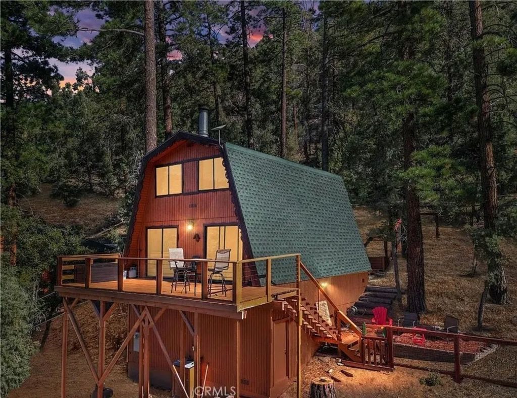 Photo of 1916 Rustic Way, Pine Mountain Club, CA 93222 (MLS # SR26078714)