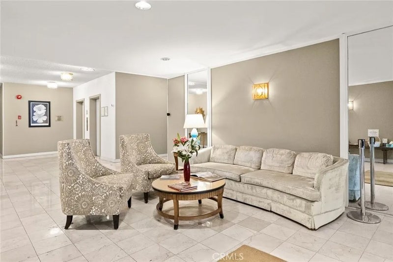 400 S La Fayette Park 213