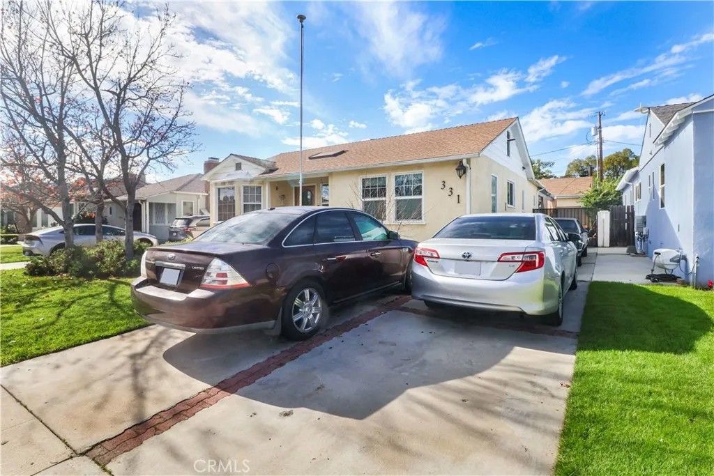 Photo of 331 N Reese Pl, Burbank, CA 91506 (MLS # SR26015856)