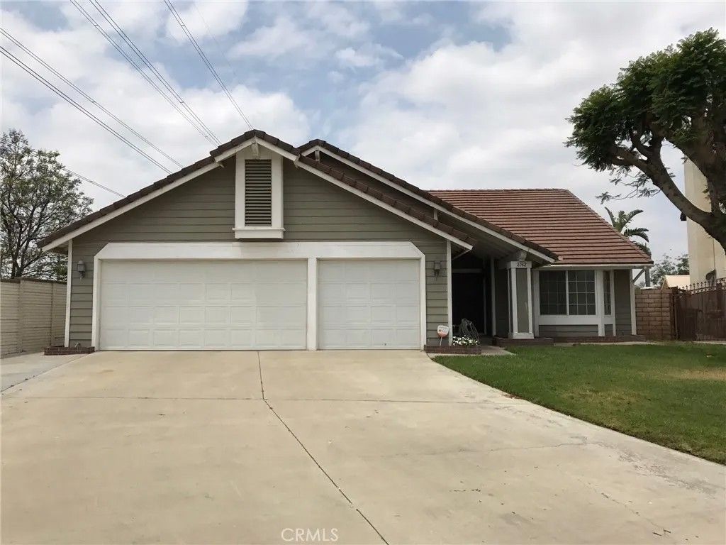 Photo of 3762 S Peach Tree, Ontario, CA 91761 (MLS # IV26095323)
