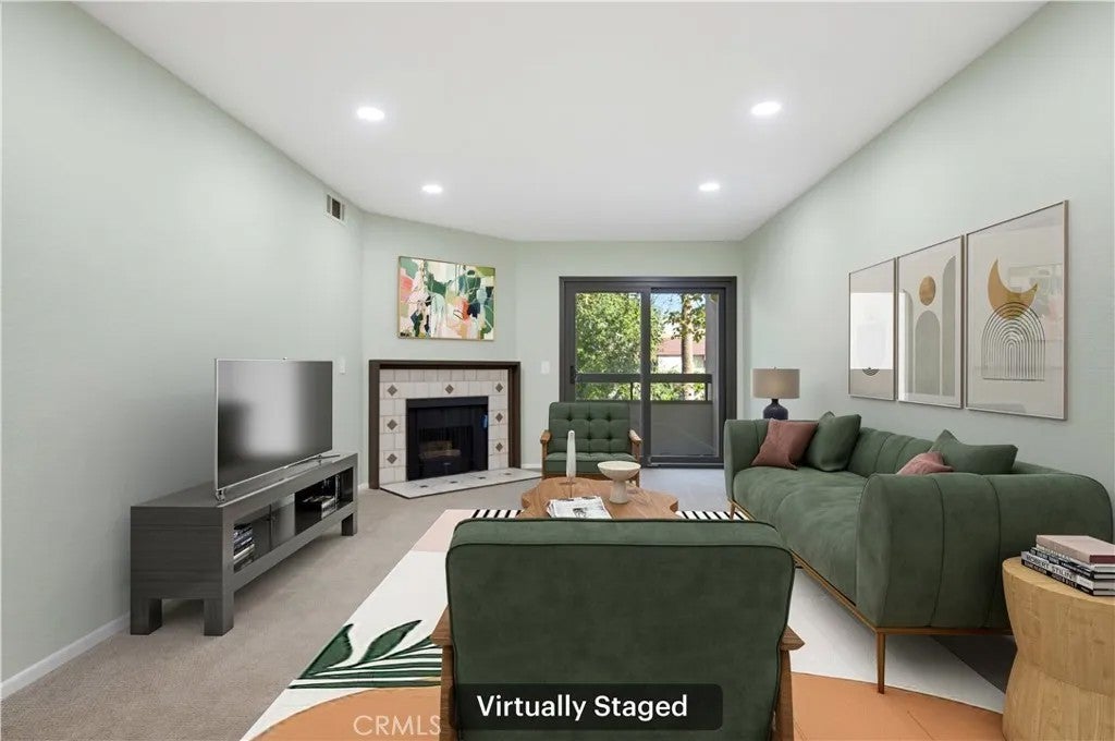 460 Oak Street 215