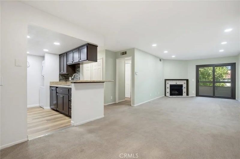 460 Oak Street 215