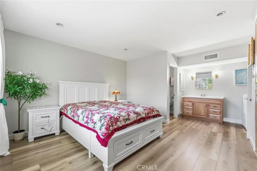 400 N Acacia C32