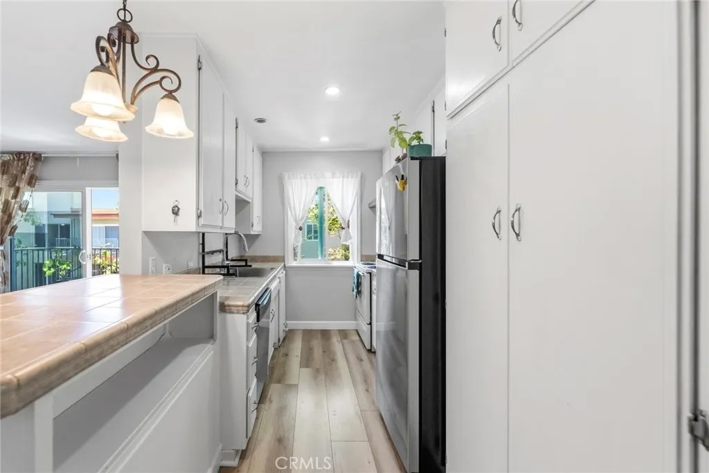400 N Acacia C32