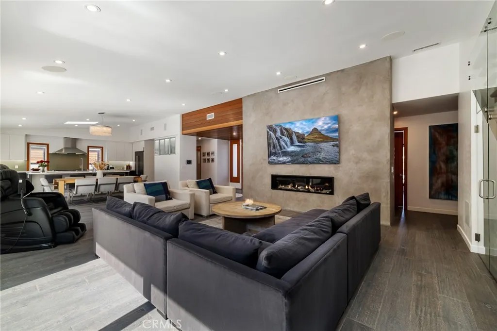 4189 S Cloverdale Avenue