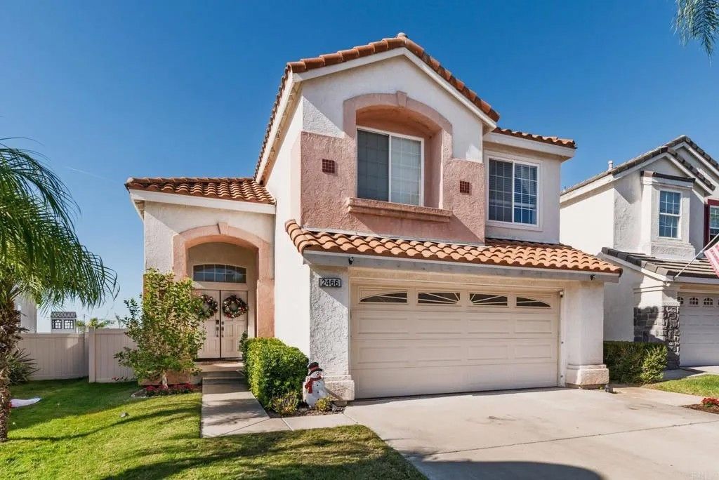 Photo of 2466 Bear Rock Gln, Escondido, CA 92026 (MLS # NDP2511229)