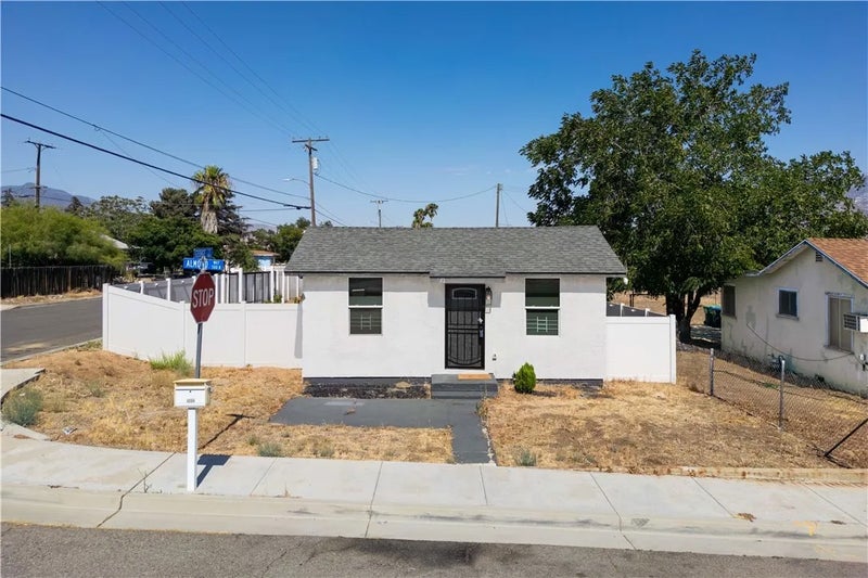 582 N Almond