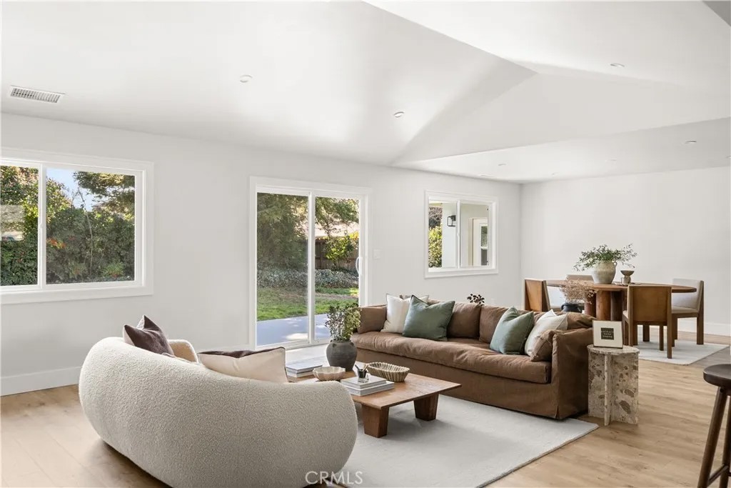 2 Canterbury Circle