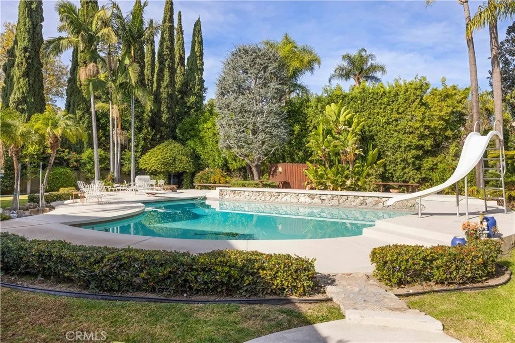 18411 Hillcrest