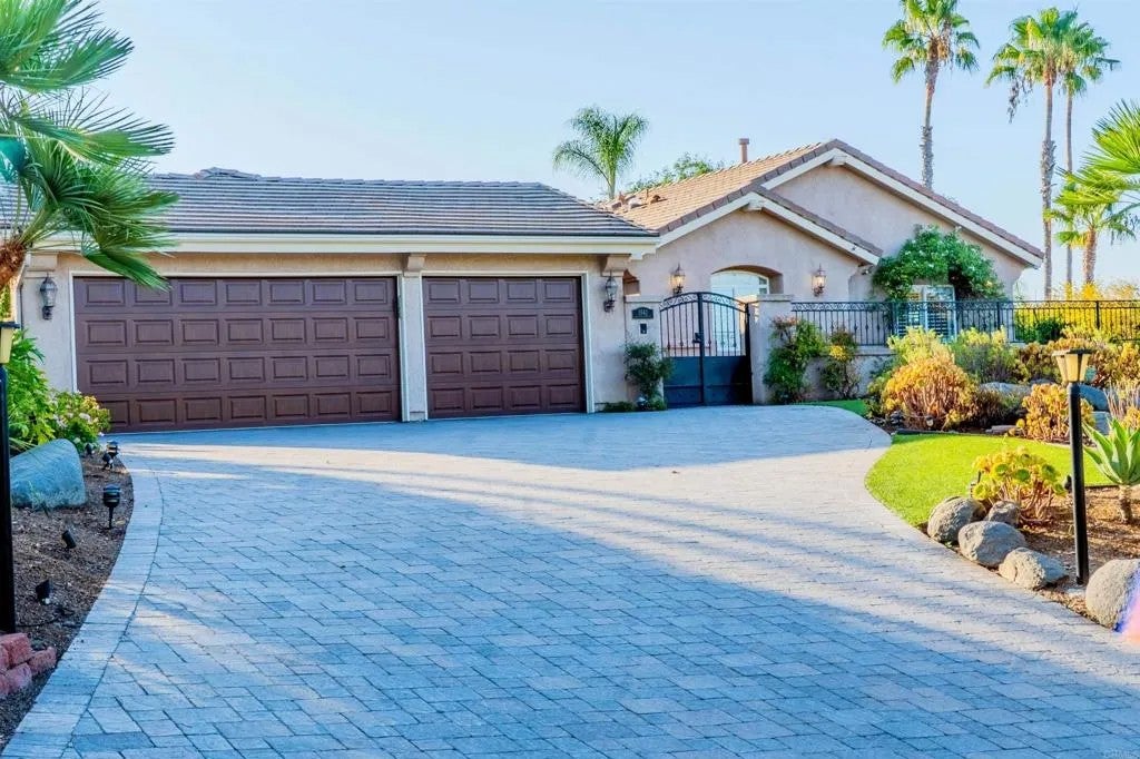 3542 Avenida Amorosa