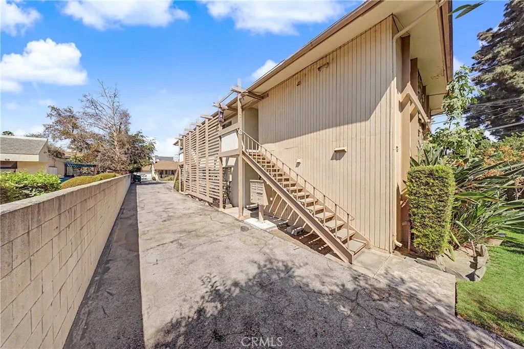 2521 S 6th