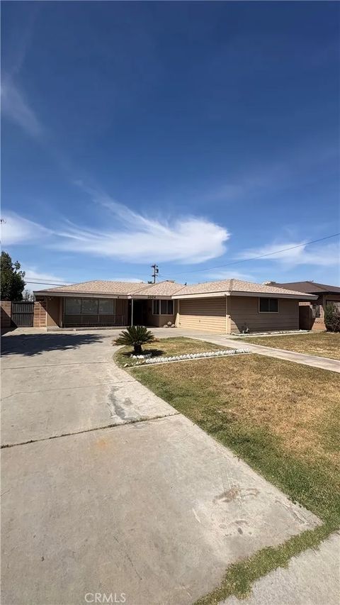 Photo of 2004 Julian Ave, Bakersfield, CA 93304 (MLS # RS26083777)