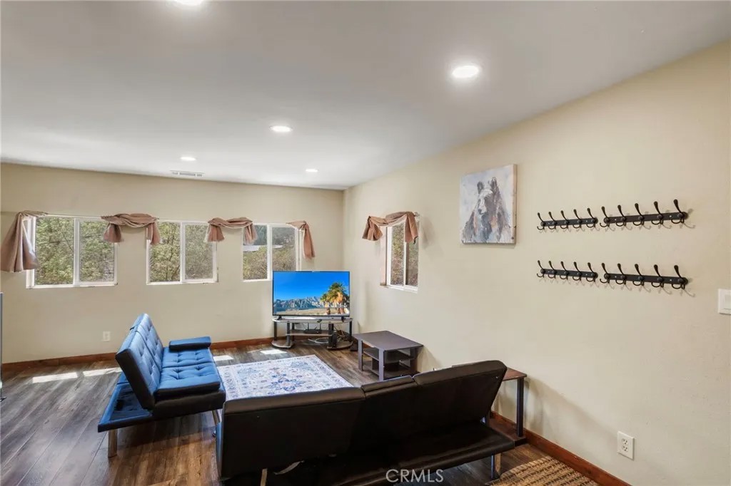 29251 Lake Brook