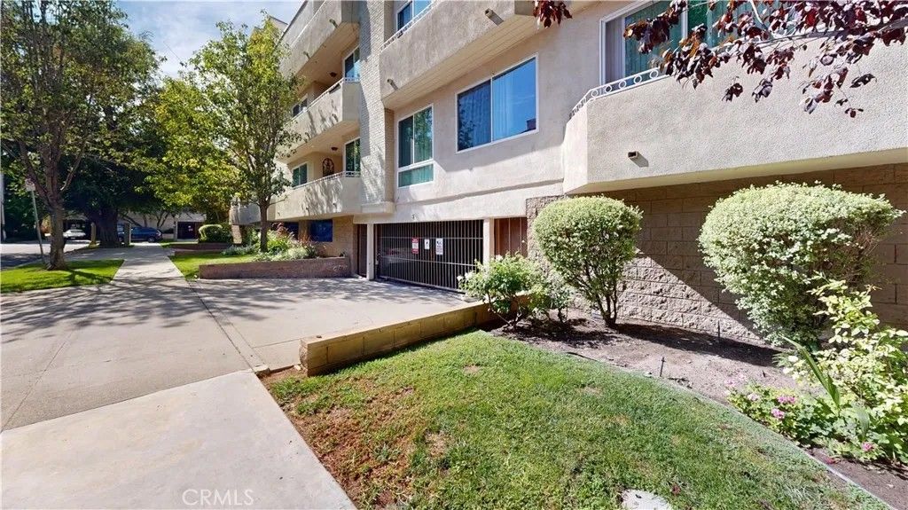 Photo of 14569 Benefit, Sherman Oaks, CA 91403 (MLS # SR26012425)