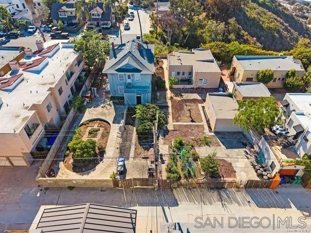 4655 Campus Ave