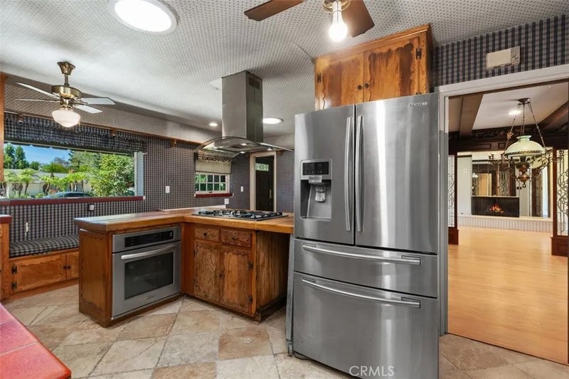 919 W Sharon