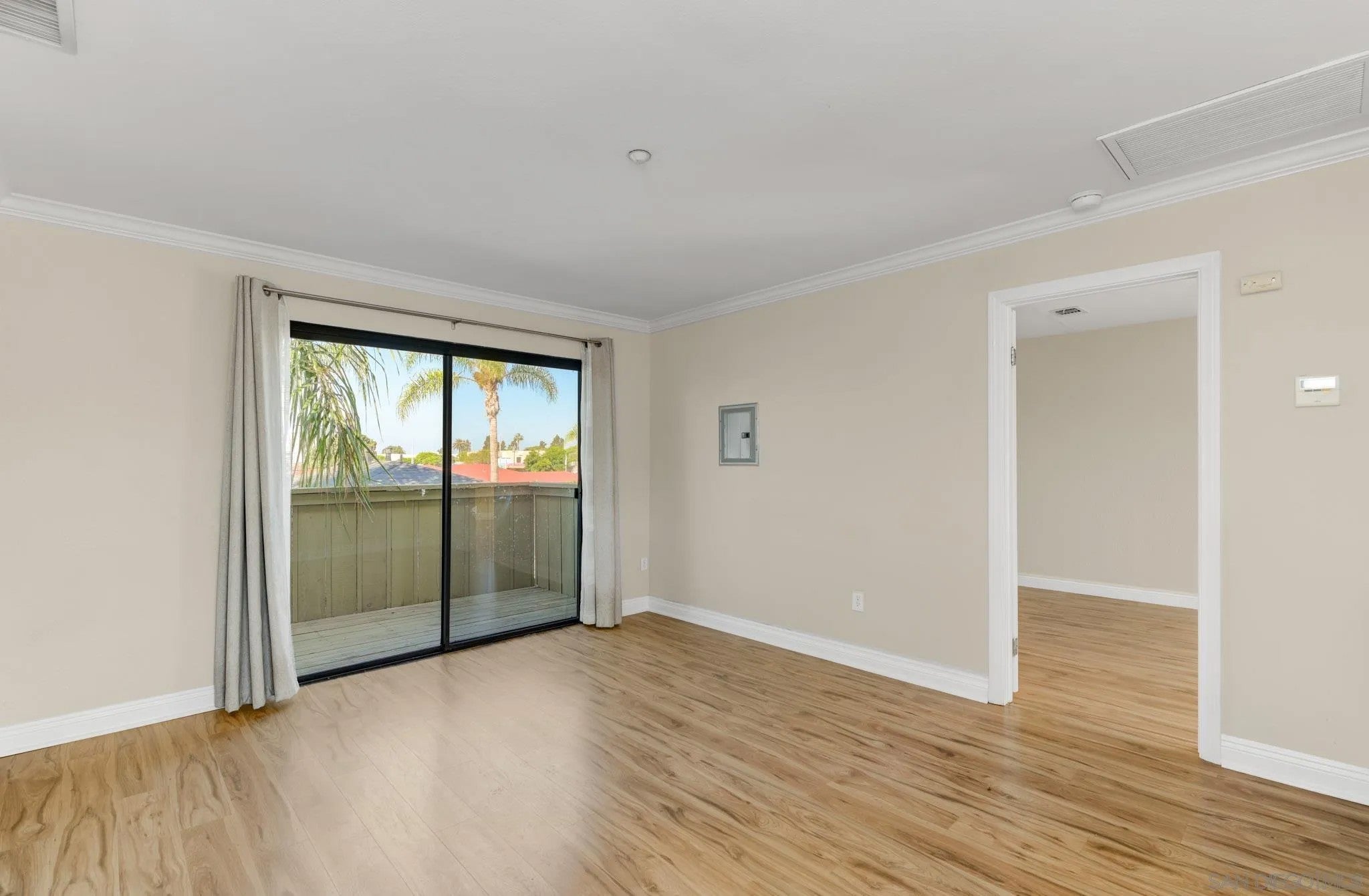 201 Twin Oaks Ave 5