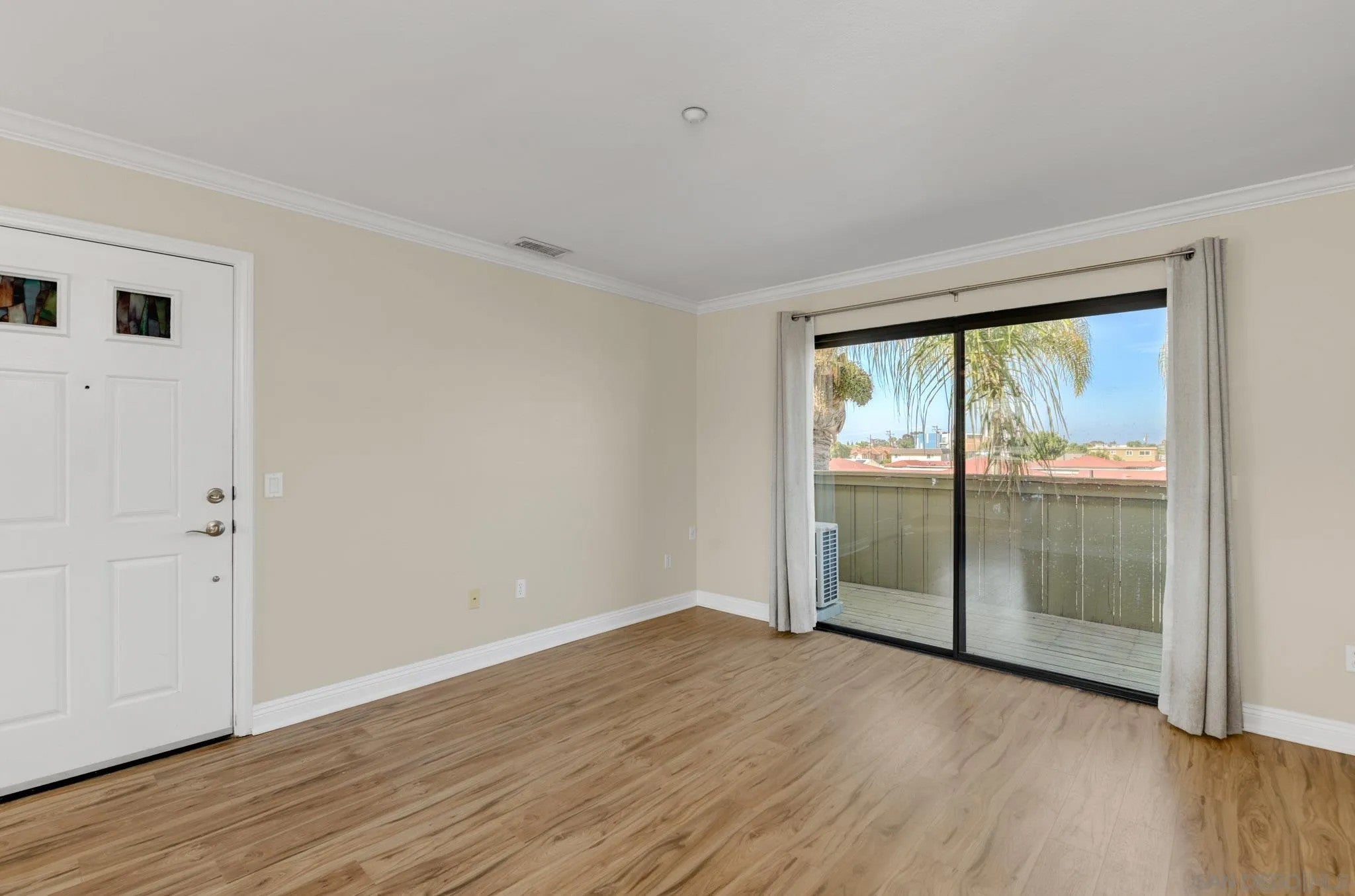 201 Twin Oaks Ave 5
