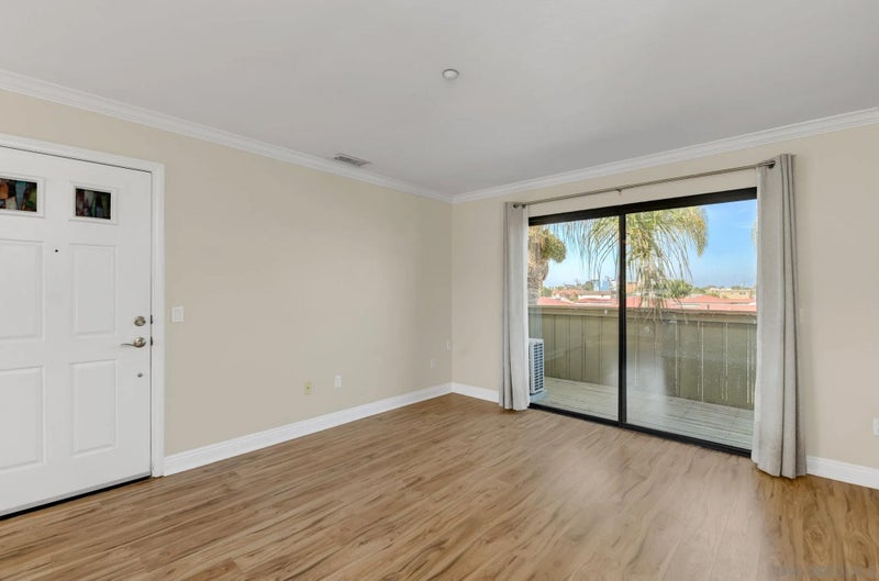 201 Twin Oaks Ave 5
