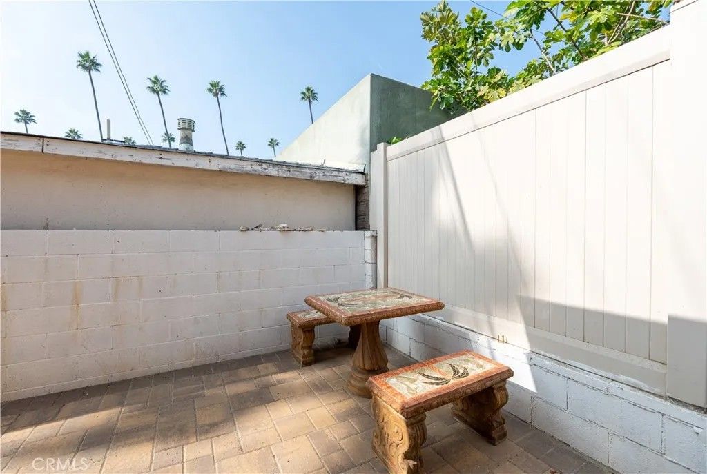 Photo of 1205 N Maryland Avenue #A, Glendale, CA 91207 (MLS # GD25279868)