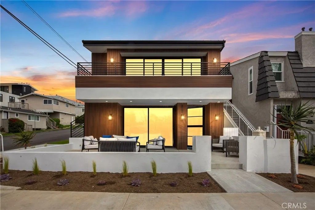 Photo of 520 Iris AVE, Corona Del Mar, CA 92625 (MLS # NP26097495)