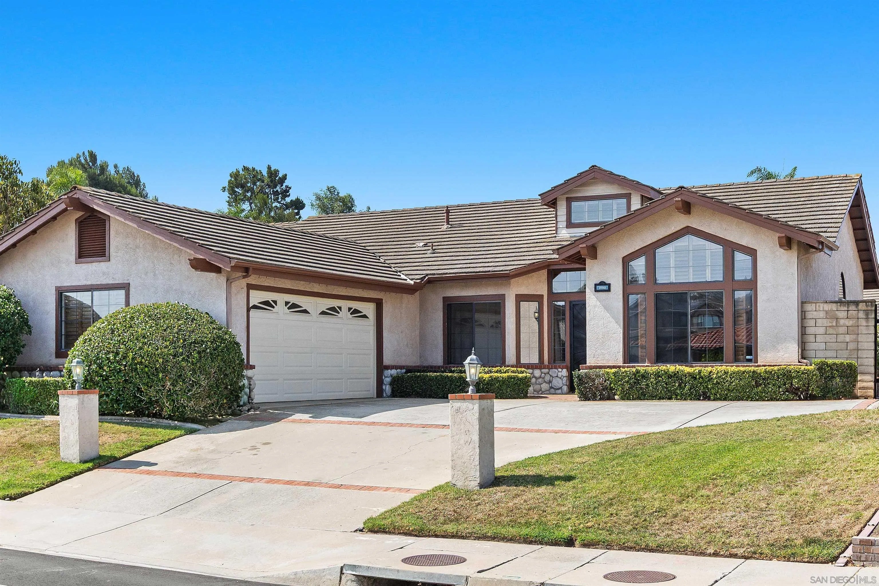 1693 W Country Club