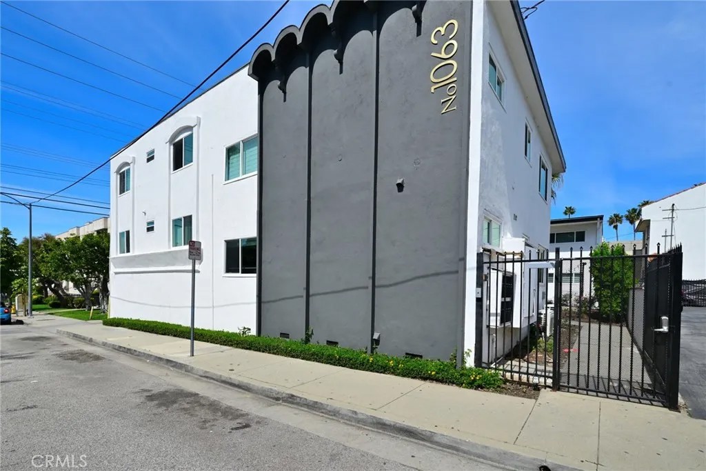 1063 Justin Avenue