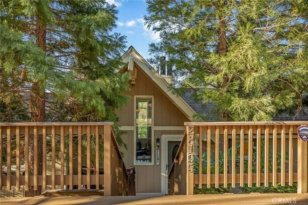 Photo of 28195 Arbon Ln, Lake Arrowhead, CA 92352 (MLS # IG26078431)