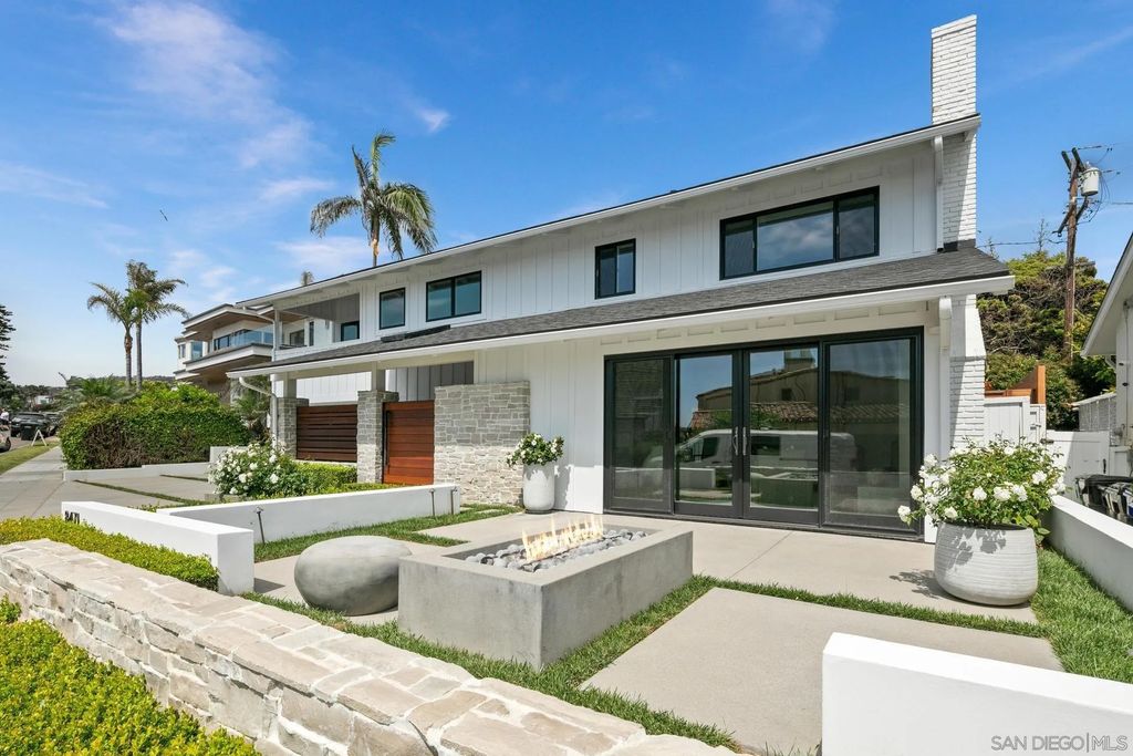 Photo of 8471 El Paseo Grande, La Jolla, CA 92037 (MLS # 250033027)