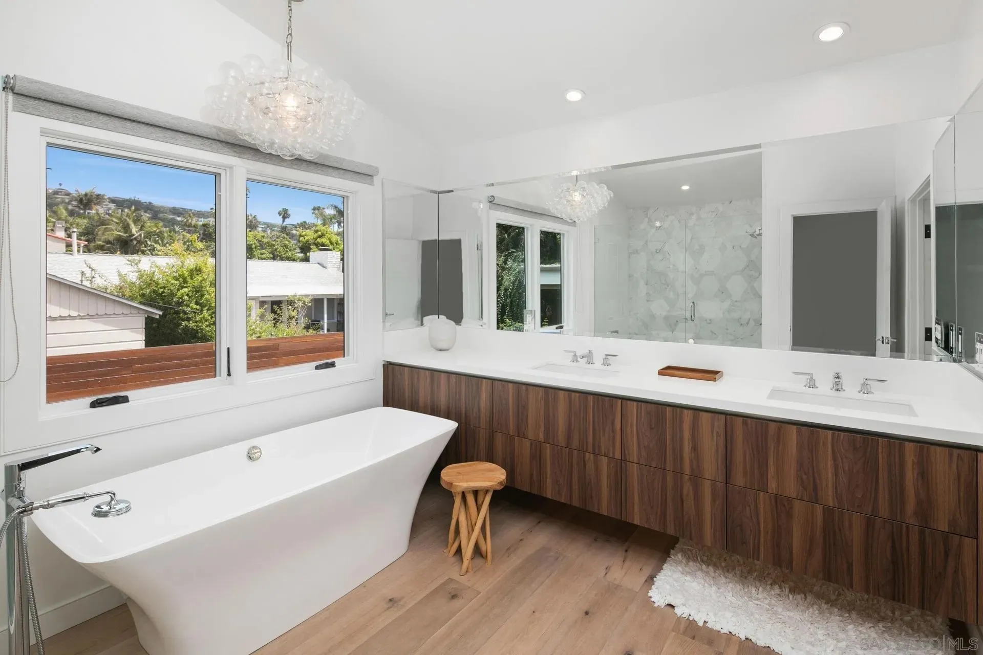 La Jolla, California 92037, United States, 5 Bedrooms Bedrooms, ,4 BathroomsBathrooms,Residential,Active,168048