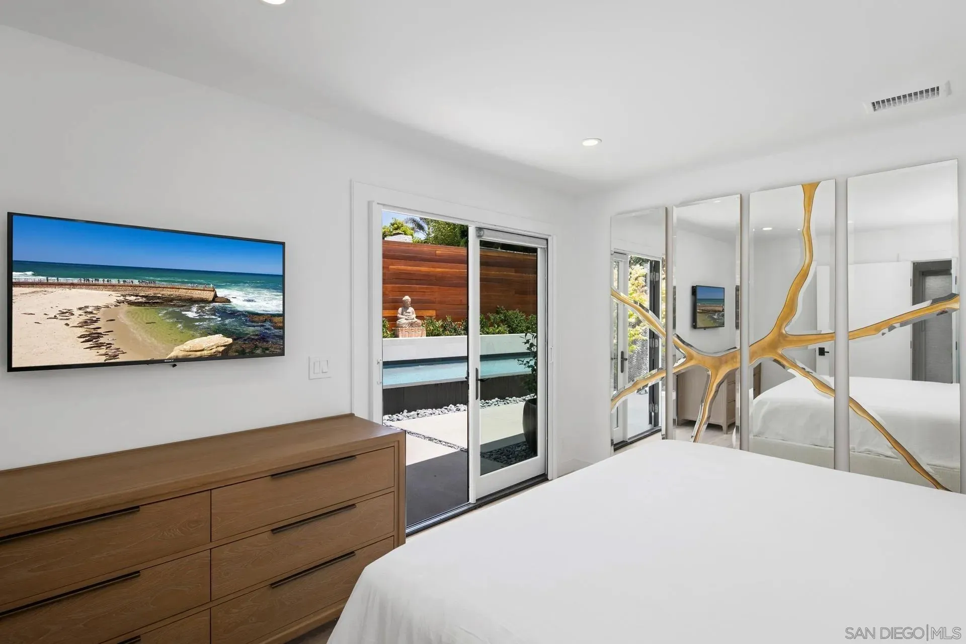 La Jolla, California 92037, United States, 5 Bedrooms Bedrooms, ,4 BathroomsBathrooms,Residential,Active,168048