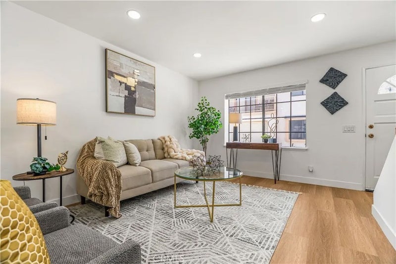1425 E 23rd