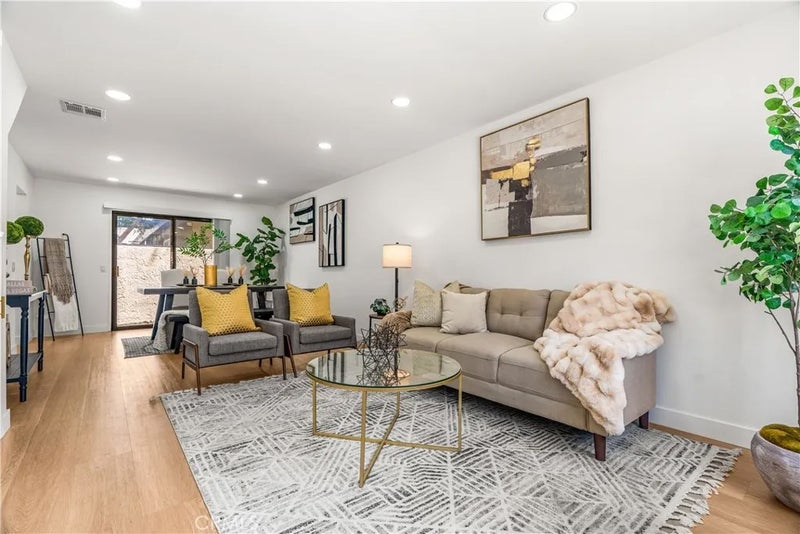 1425 E 23rd