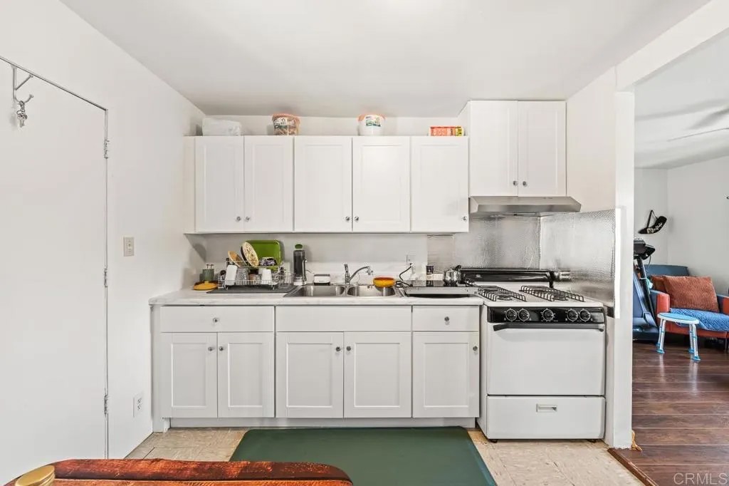 195 Montgomery Street # ABC