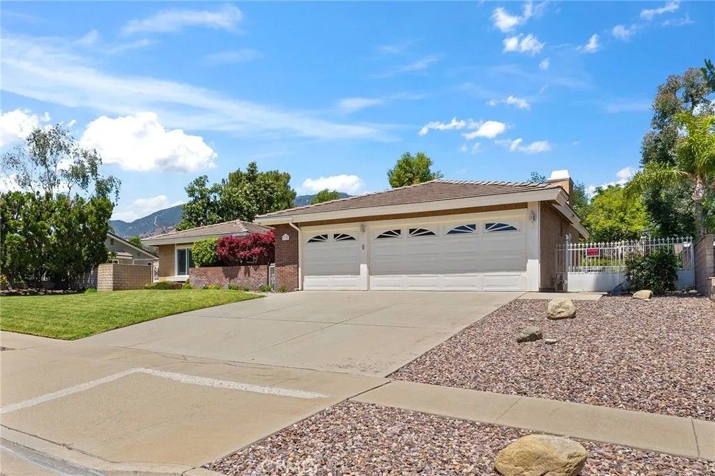 Photo of 1175 Shane Court, Upland, CA 91784 (MLS # CV26093969)