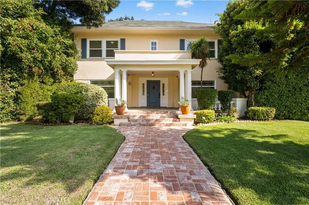 Photo of 268 S Norton Ave, Los Angeles, CA 90004 (MLS # OC25257086)