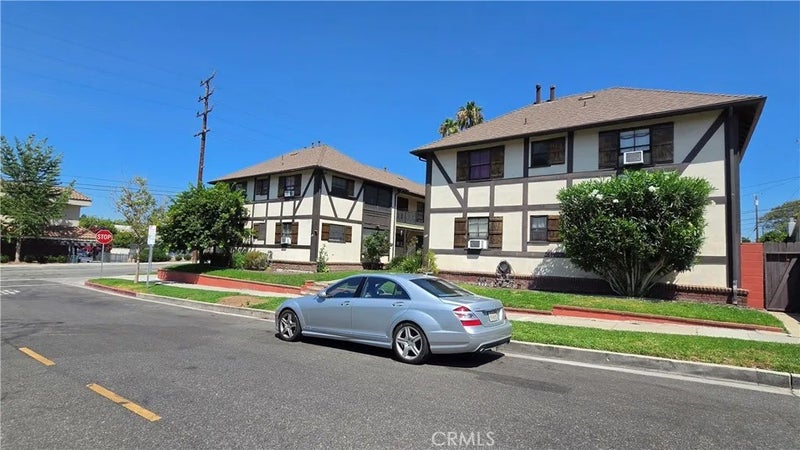 455-- 457 W Elm