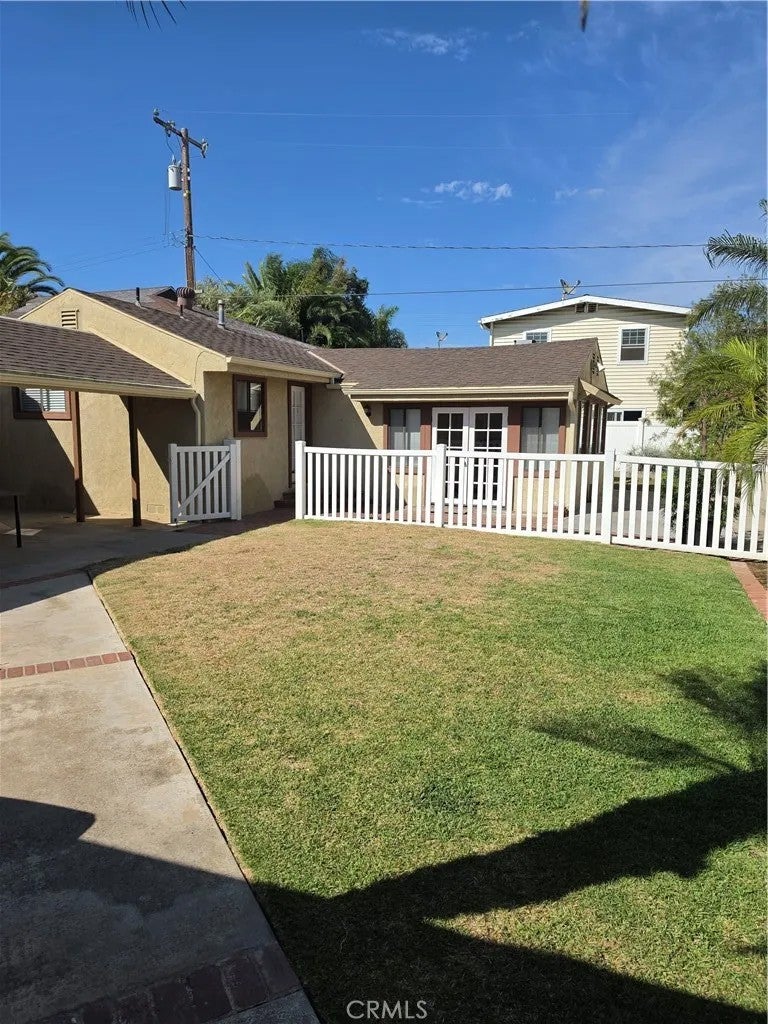 2212 Laurel