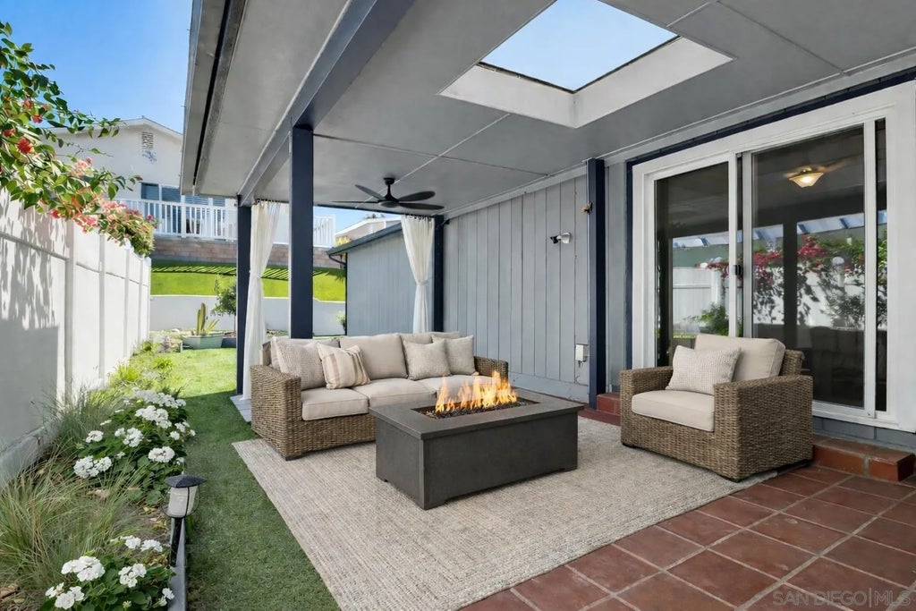 Photo of 611 Via Santa Paulo, Vista, CA 92081 (MLS # 260017501)