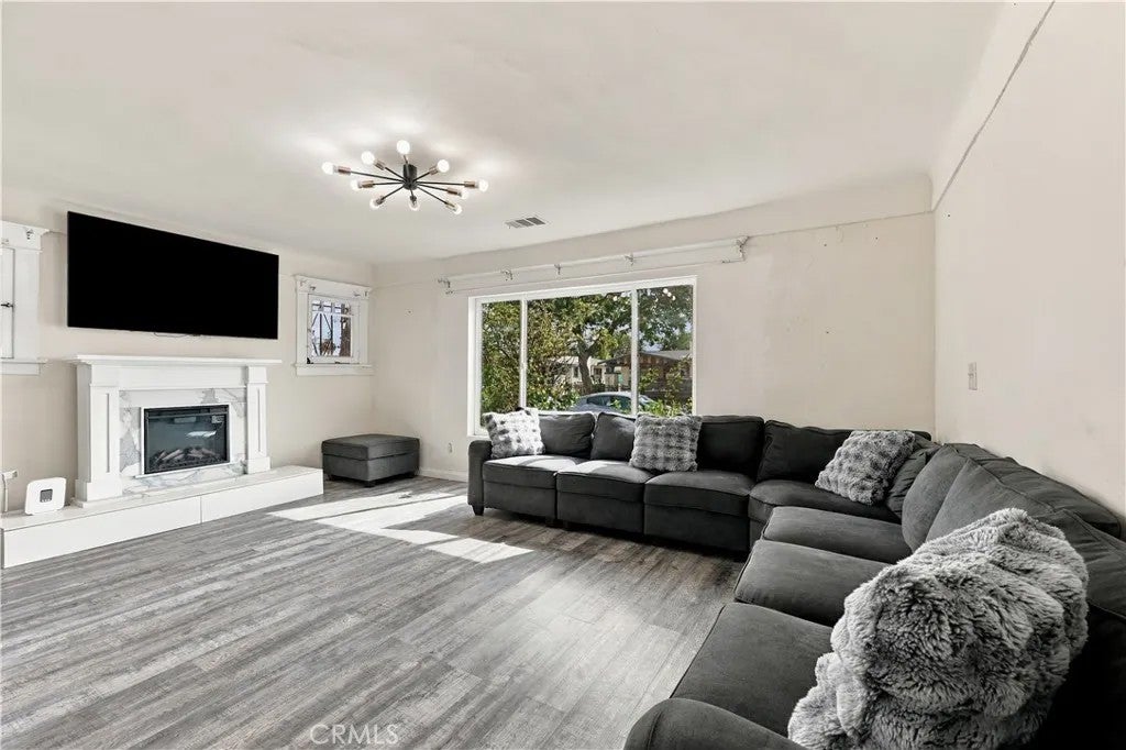 1453 W 56th Street
