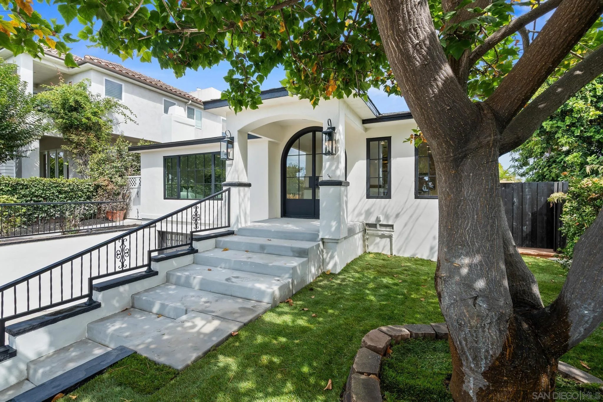 375 E Avenue